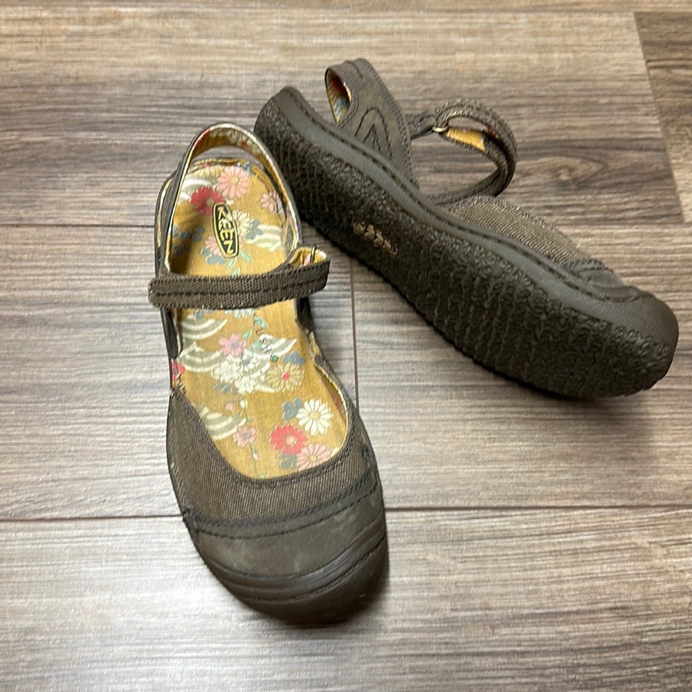 Women’s shoes